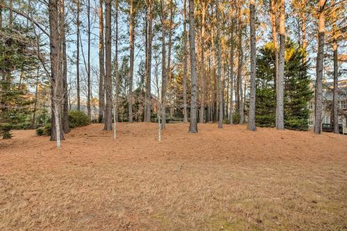 Sun-lit Mableton Townhome 7 Mi To Six Flags!