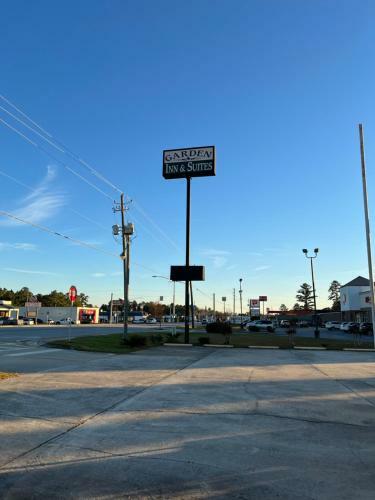 Hotel Garden Inn & Suites