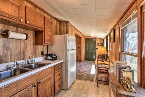 Secluded Ridgetop Hideaway With Valley Views!