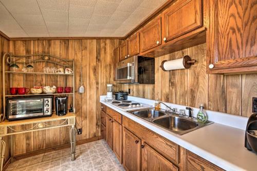 Secluded Ridgetop Hideaway With Valley Views!