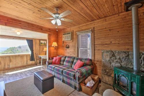Secluded Ridgetop Hideaway With Valley Views!