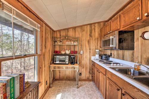 Secluded Ridgetop Hideaway With Valley Views!