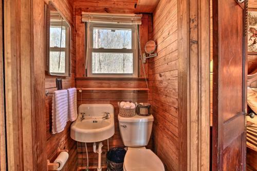 Secluded Ridgetop Hideaway With Valley Views!
