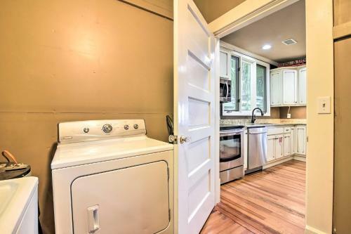 Cloudland Retreat With Mountain And Valley Views!