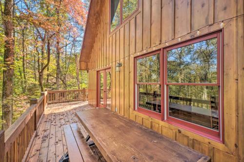 Cozy Ellijay Hideaway With Indoor Pool Access!