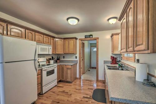 Cozy Ellijay Hideaway With Indoor Pool Access!