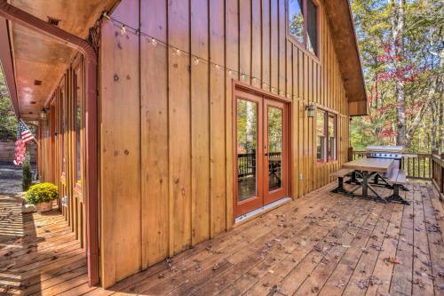 Cozy Ellijay Hideaway With Indoor Pool Access!