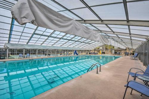 Cozy Ellijay Hideaway With Indoor Pool Access!