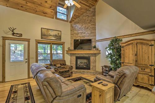 Lovely Ellijay Cabin With Community Pool Access