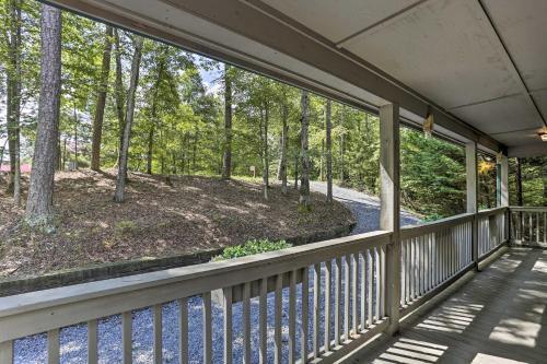 Lovely Ellijay Cabin With Community Pool Access