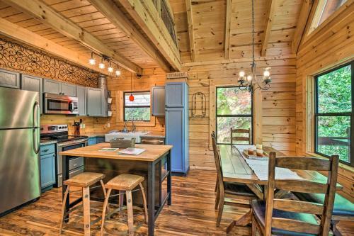 Idyllic Resort Cabin With Fire Pit And Pool Table!