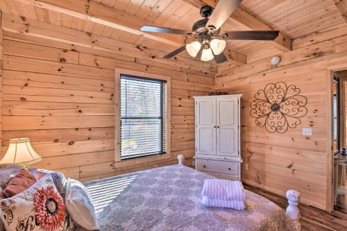 Idyllic Resort Cabin With Fire Pit And Pool Table!