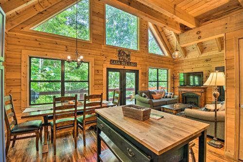 Idyllic Resort Cabin With Fire Pit And Pool Table!