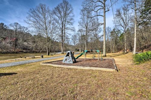 Idyllic Resort Cabin With Fire Pit And Pool Table!