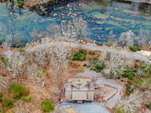 The Ellijay Lodge