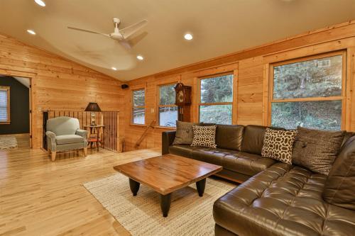 The Ellijay Lodge