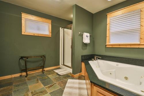 The Ellijay Lodge
