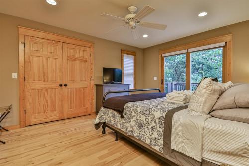 The Ellijay Lodge
