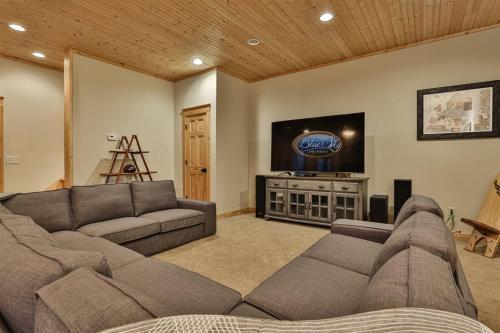 The Ellijay Lodge