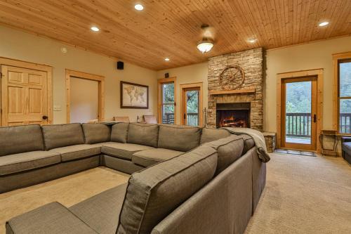 The Ellijay Lodge