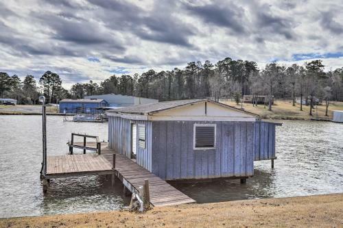 Lake Sinclair Cottage With Deck And Boat Dock!