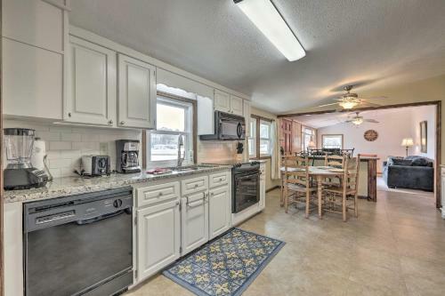 Lake Sinclair Cottage With Deck And Boat Dock!