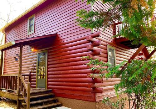Moonlit Mountain-pond, Fire Pit, Hot Tub, 4 Acres