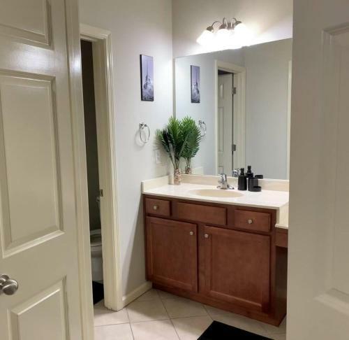 Upscale Amenity Laden Townhome Minutes From Atl