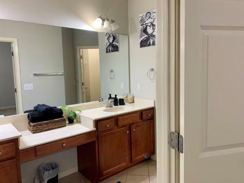 Upscale Amenity Laden Townhome Minutes From Atl