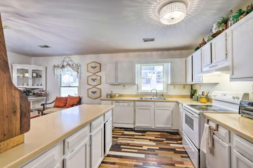Newnan Cabin With Pavilion Near Serenbe Trails!