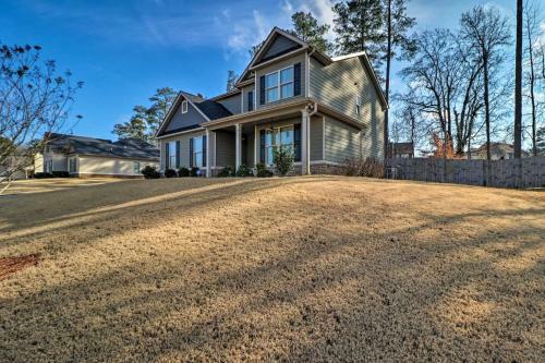 Suburban Family House With Easy Access To Downtown!
