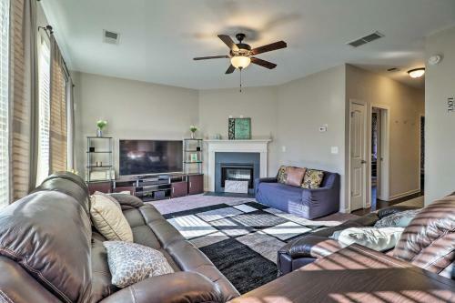 Suburban Family House With Easy Access To Downtown!