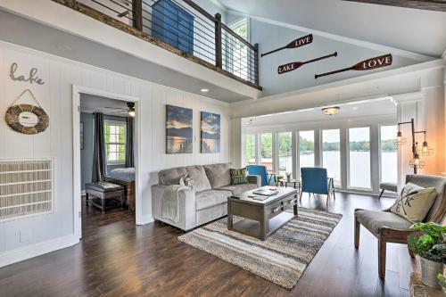 Waterfront Gem On Lake Sinclair With Boat Dock!