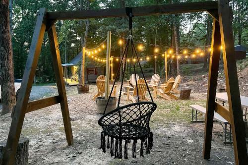 Picturesque Lake Hideout With Fire Pit And Hot Tub!
