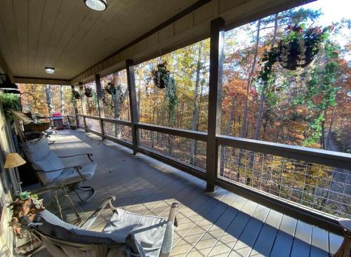 Hot Tub, Pool Table, Fire Pit Very Secluded