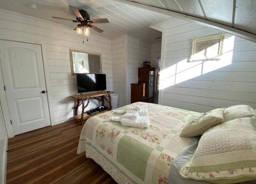 Hot Tub, Pool Table, Fire Pit Very Secluded