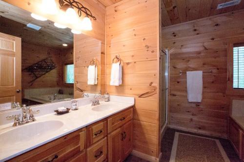 Blue Ridge Bliss - Above The Rest Luxury Cabins