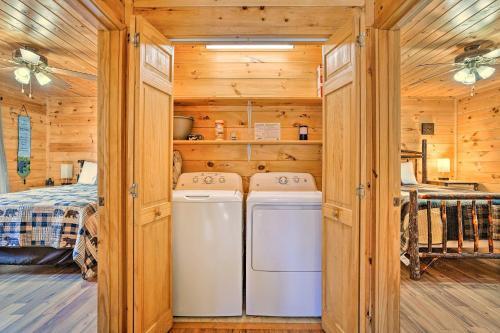 Serenity Cabin With Furnished Deck And Fire Pit