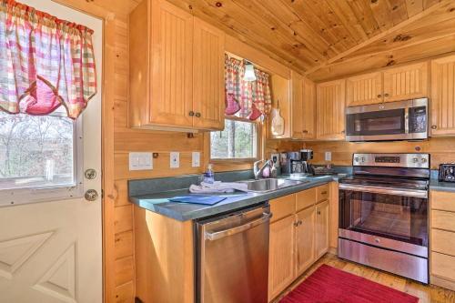 Serenity Cabin With Furnished Deck And Fire Pit