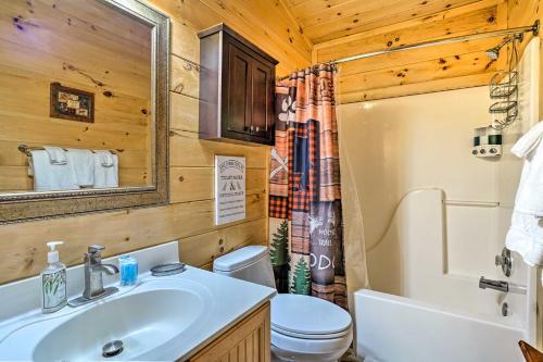 Serenity Cabin With Furnished Deck And Fire Pit