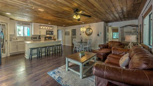 Rivers Edge By Escape To Blue Ridge