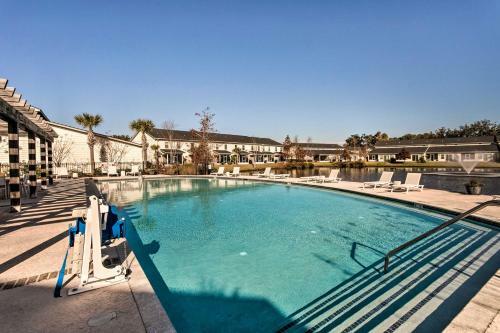 Chic St Simons Island Townhome With Pool Access