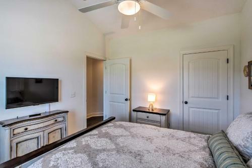 Chic St Simons Island Townhome With Pool Access
