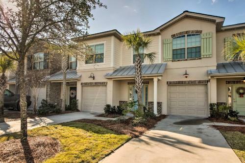 Chic St Simons Island Townhome With Pool Access