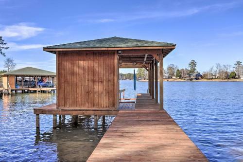 Lakefront Sparta Cottage With Decks And Boat Dock