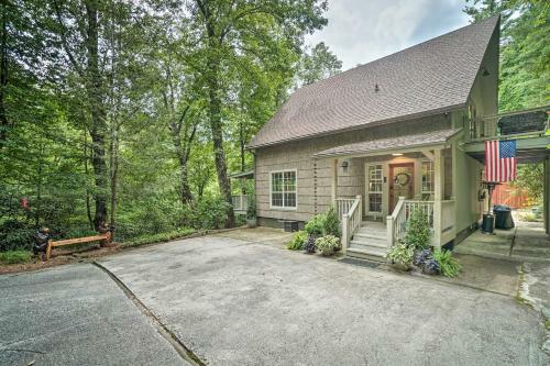 Cozy Cabin With Deck 4 Mi To Dining And Hiking!