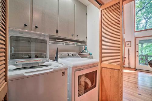 Cozy Cabin With Deck 4 Mi To Dining And Hiking!