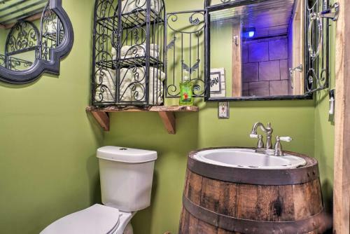 The Treehouse Cabin Creekside Home With Hot Tub!