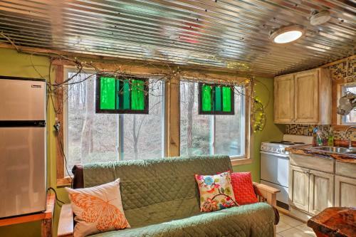 The Treehouse Cabin Creekside Home With Hot Tub!