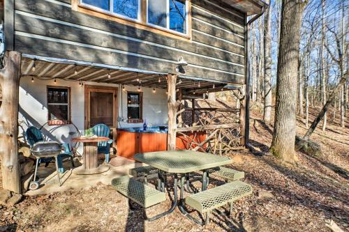 The Treehouse Cabin Creekside Home With Hot Tub!